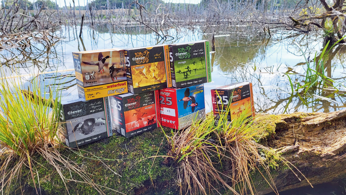 Veikala pārstāvja Armanda Reķa foto, pārbaudot munīciju medībās.