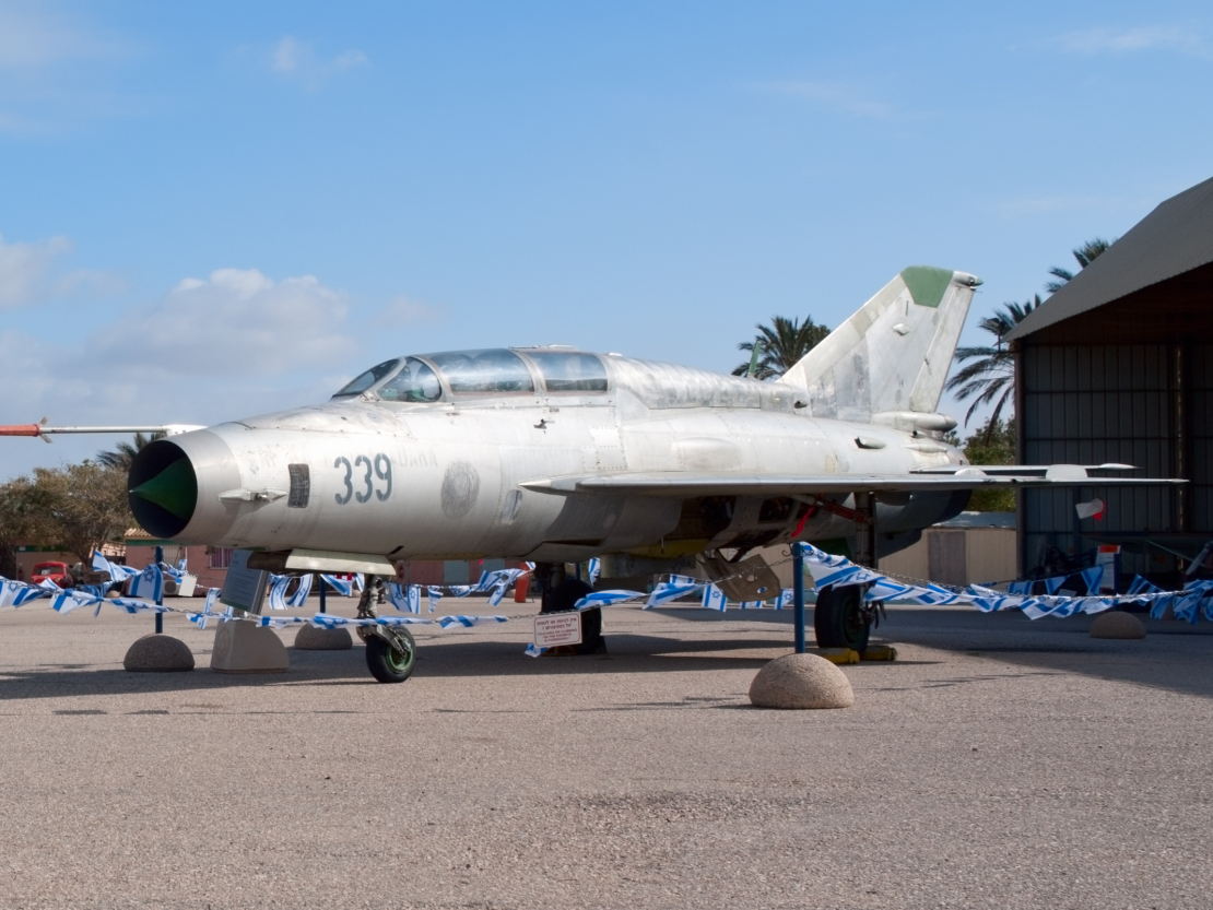 Vēsturiskais iznīcinātājs MiG-21 Izraēlas Gaisa spēku muzejā.