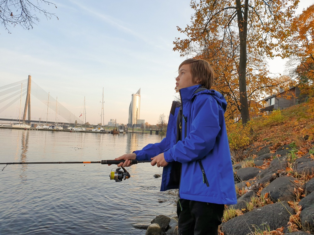 Dropšots izrādījās tīri veiksmīgi pielietojams makšķerēšanai pilsētvidē jeb street fishing no krasta. Sevišķi jau Rīgā.