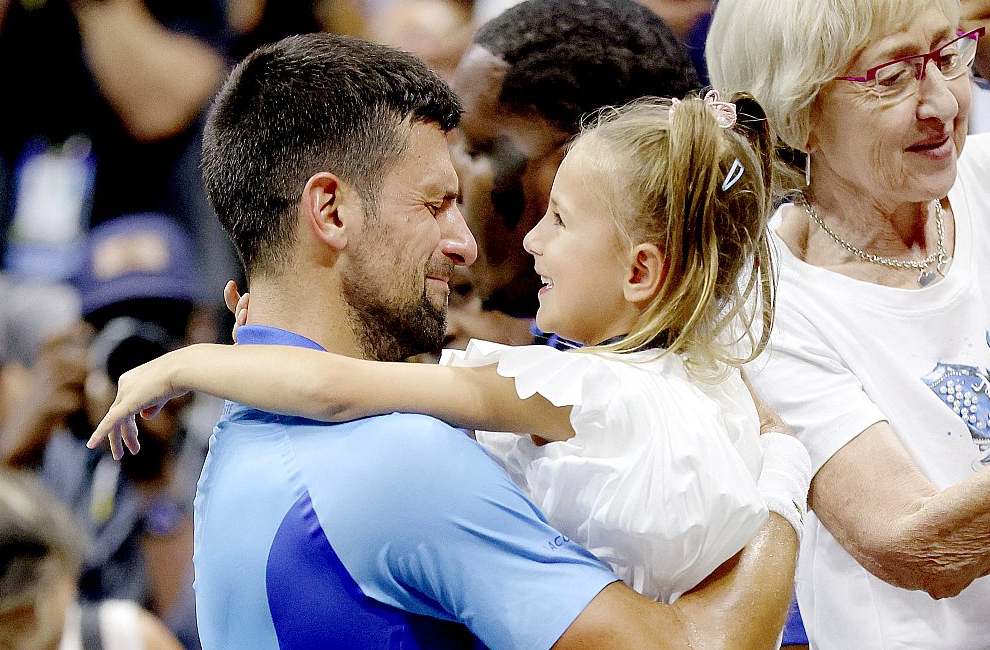 Pēc sava 24. "Grand Slam" turnīra uzvarētāja titula izcīnīšanas Novaks Džokovičs pirmos apsveikumus saņēma no savas meitas Taras, kura saraudināja savu tēti.