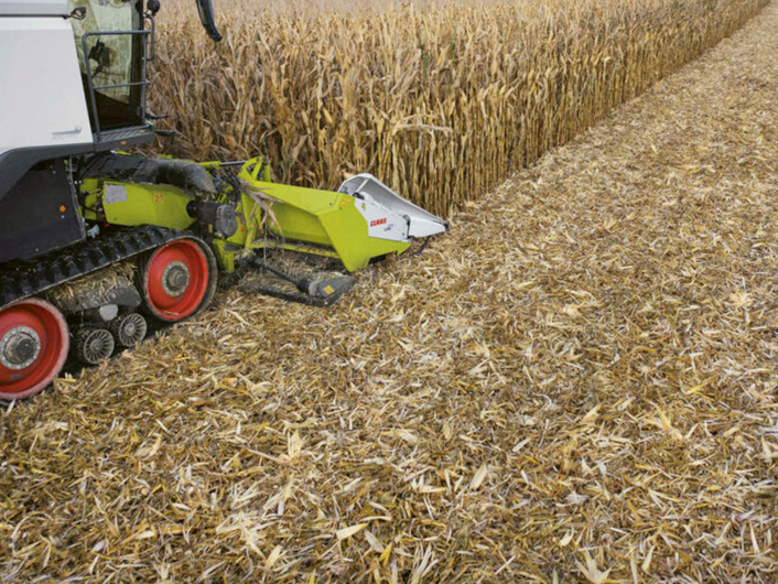 'Claas Corio Stubble Cracker' agregāts kukurūzas novākšanai.