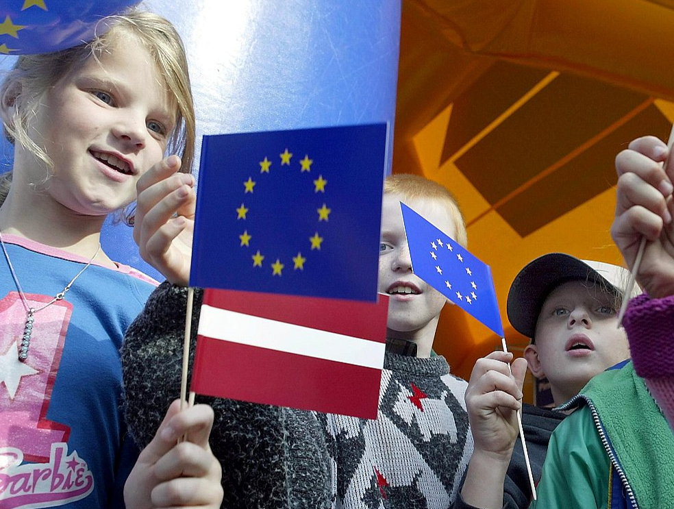 Bērni aģitācijas pasākumā ES referenduma priekšvakarā.