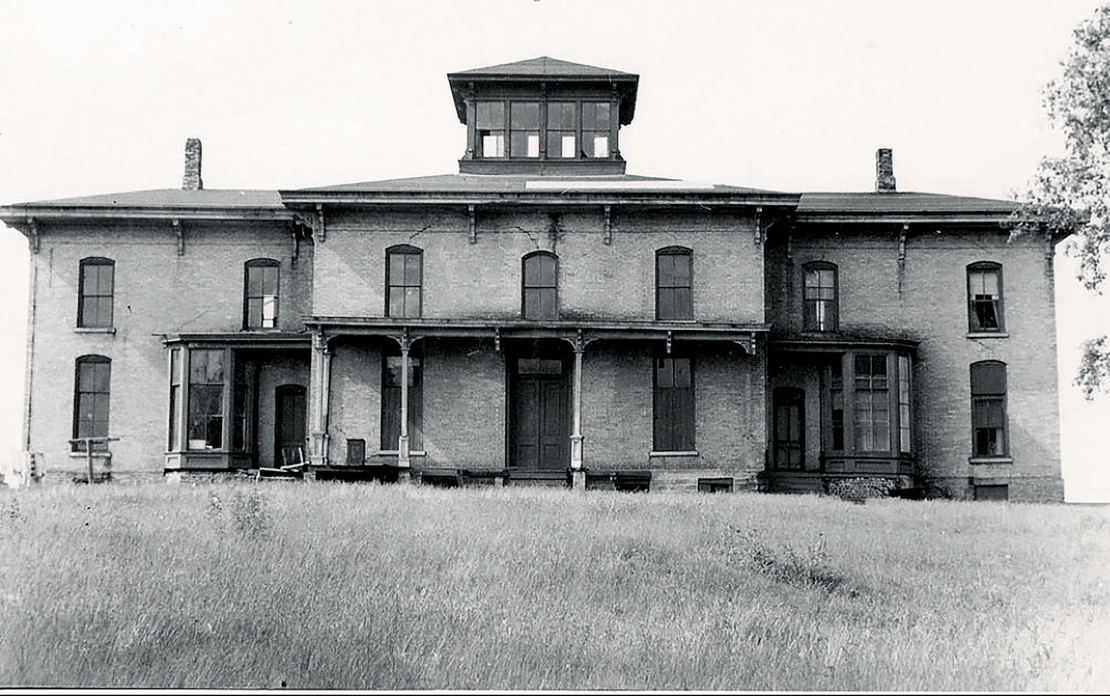 Par “Fūtu neprātu” dēvētais nams bija veidots no divām atsevišķām daļām, no kurām katra bija ideāls otras spoguļatveids gan no iekšpuses, gan no ārpuses.