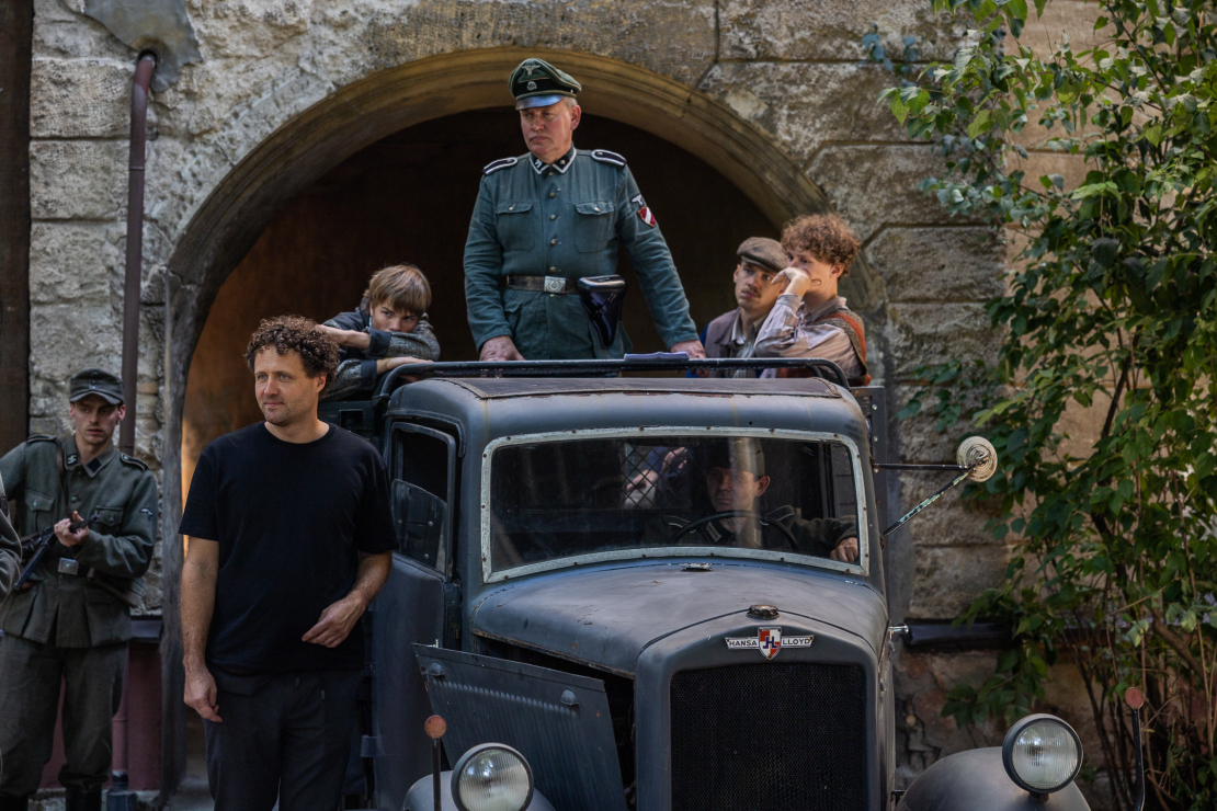 Kadrs no Dzintara Dreiberga filmas par basketbola komandu "TTT".