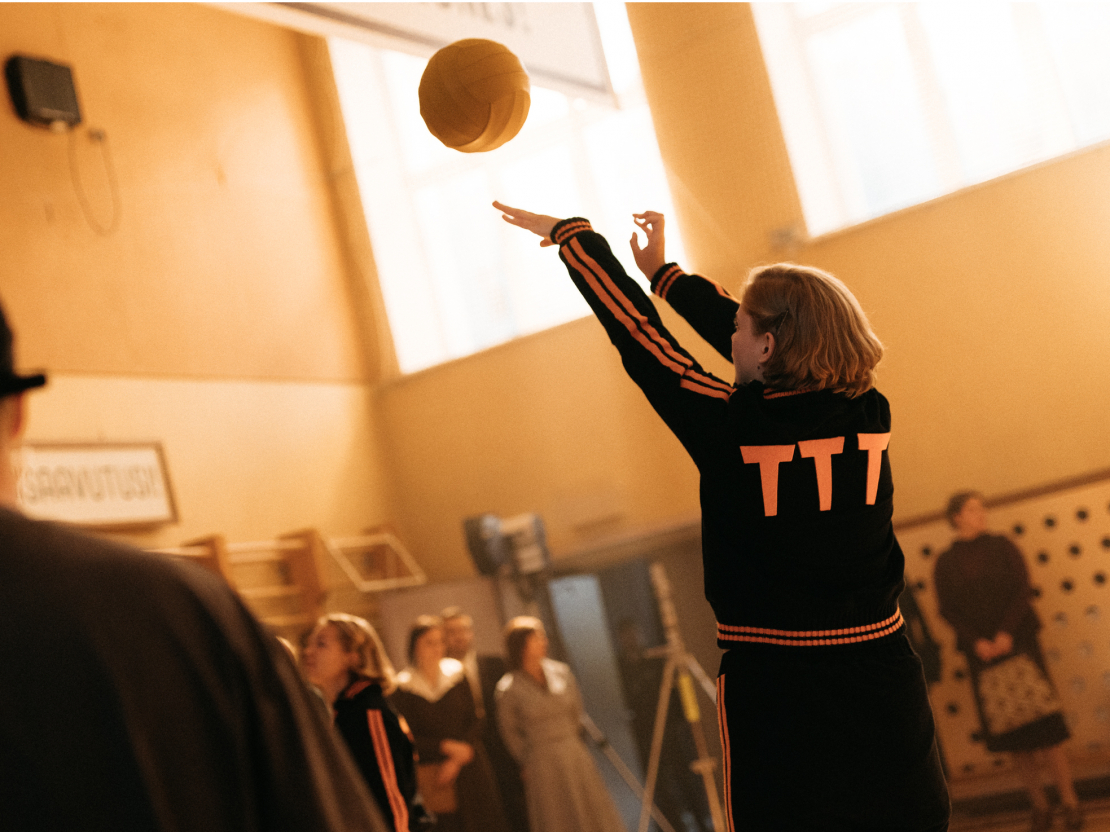 Kadrs no Dzintara Dreiberga filmas par basketbola komandu "TTT".