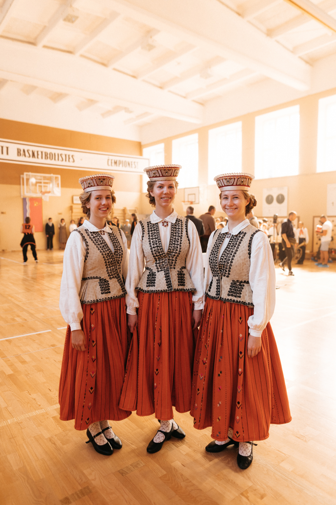 Kadrs no Dzintara Dreiberga filmas par basketbola komandu "TTT".