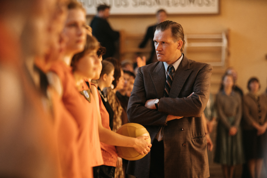 Kadrs no Dzintara Dreiberga filmas par basketbola komandu "TTT".