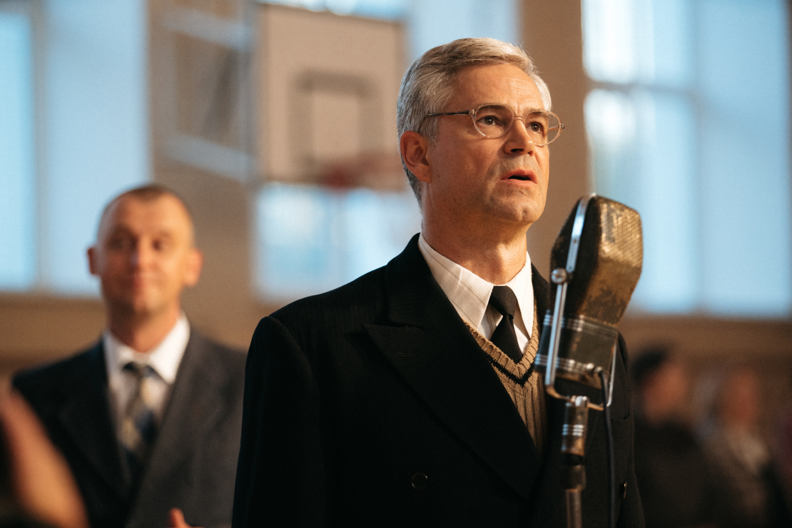 Kadrs no Dzintara Dreiberga filmas par basketbola komandu "TTT". Ivars Auziņš Aleksandra Zālīš lomā.