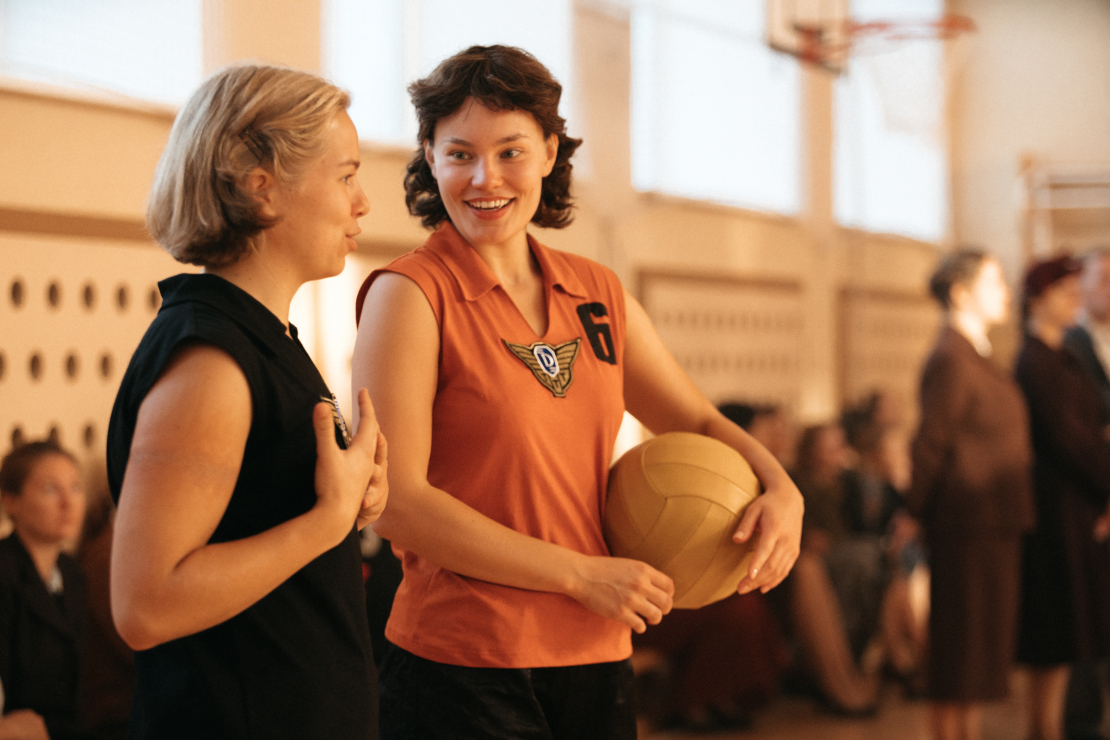 Kadrs no Dzintara Dreiberga filmas par basketbola komandu "TTT".