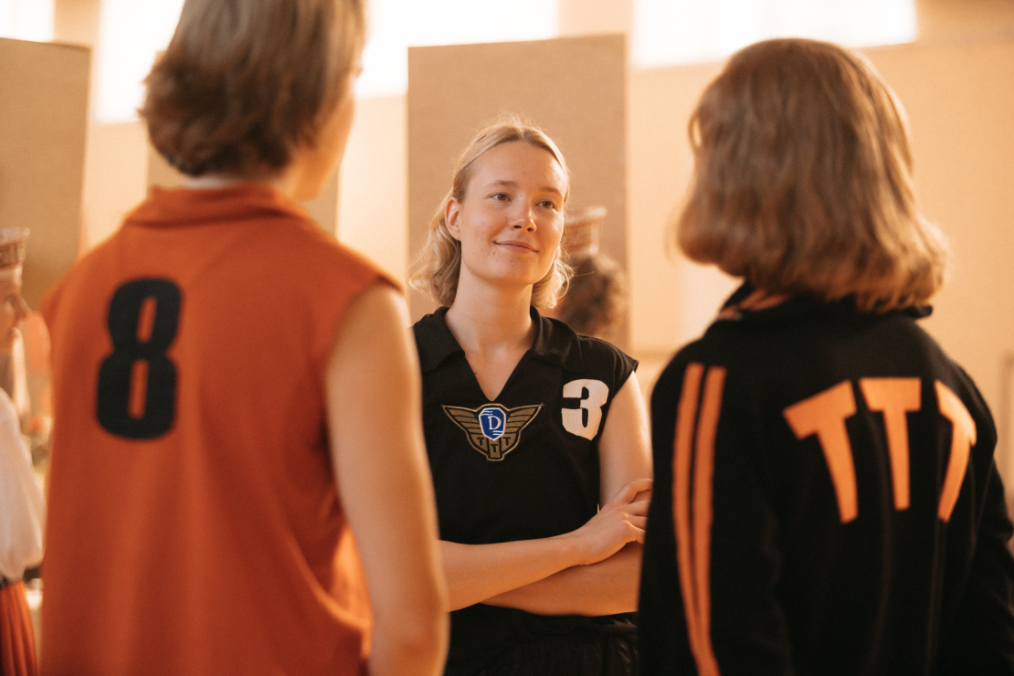 Kadrs no Dzintara Dreiberga filmas par basketbola komandu "TTT".