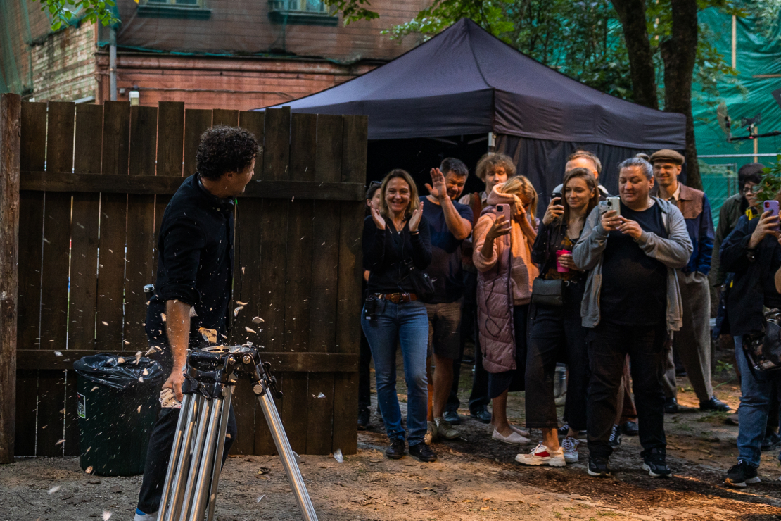 Kadrs no Dzintara Dreiberga filmas par basketbola komandu "TTT".