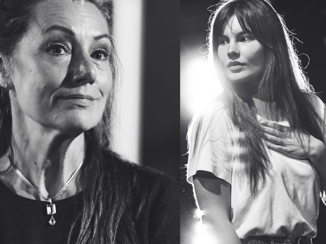 Uz vienas skatuves šajā izrādē satikušās arī aktrises Marta Lovisa Jančevska un Zane Jančevska. 