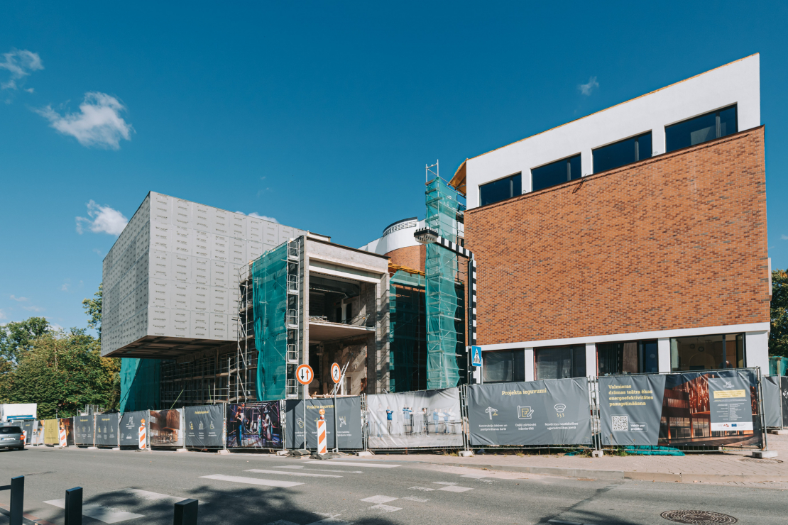 Valmieras Drāmas teātrī turpinās būvdarbi.