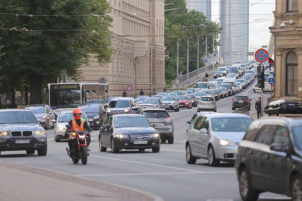 Vanšu tilts. Vidējais kustības ātrums – 5 km/h.