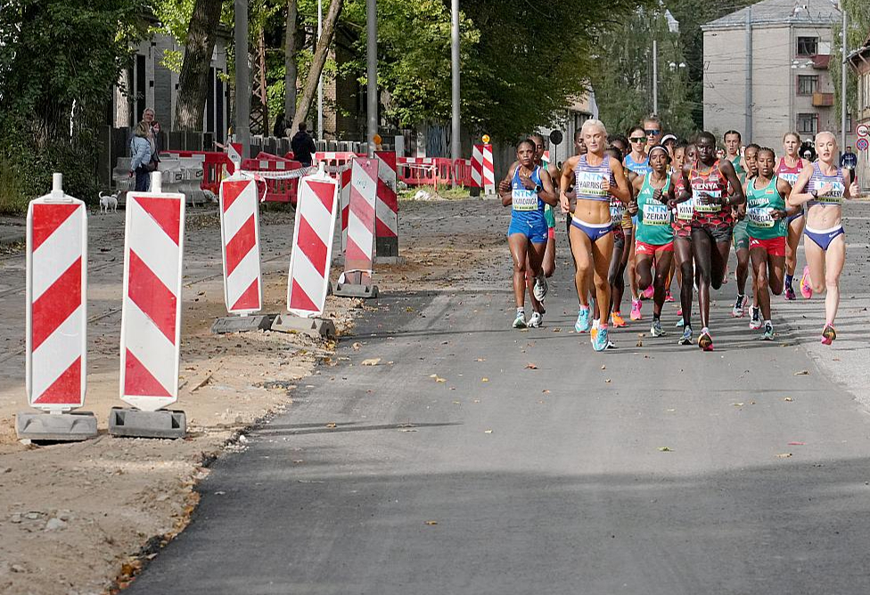 Slokas ielas nebeidzamie remontdarbi kļuvuši par vienu no simboliem zemajam darbu organizēšanas līmenim Rīgā.
