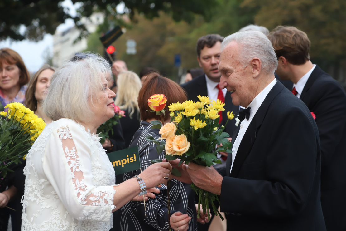80. jubilejā sumināts izcilais aktieris Uldis Dumpis.