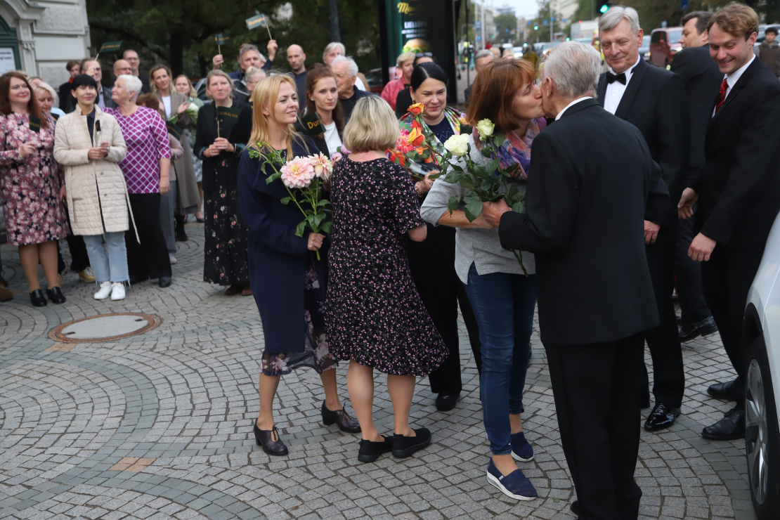 80. jubilejā sumināts izcilais aktieris Uldis Dumpis.