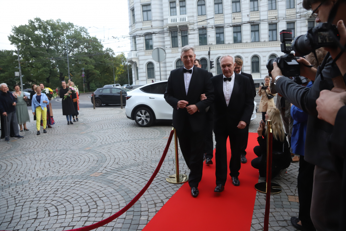 80. jubilejā sumināts izcilais aktieris Uldis Dumpis.