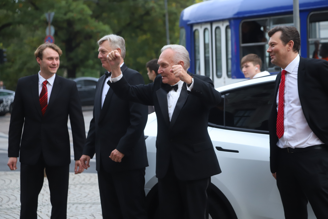 80. jubilejā sumināts izcilais aktieris Uldis Dumpis.