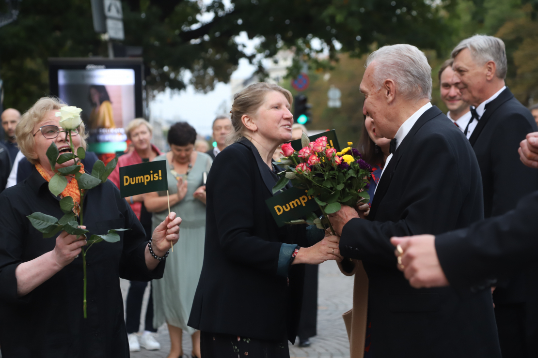 80. jubilejā sumināts izcilais aktieris Uldis Dumpis.