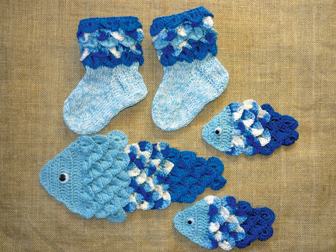 Zvīņu raksts gan zeķēm, gan zivtiņām.