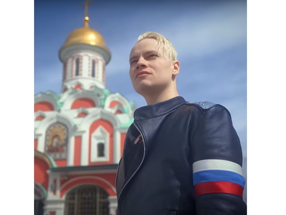 Nevar nepamanīt, ka Jaroslavs Dronovs jeb Shaman savos videoklipos kopē nacistu stilistiku.