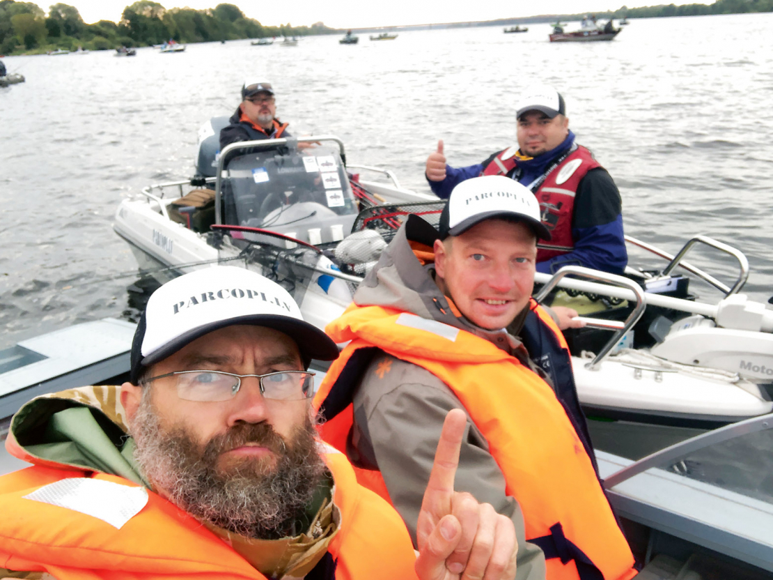 Klasiskā veste dod arī papildus siltumu! Attēlā - "parcopi.lv" komanda "Latvijas kausā".