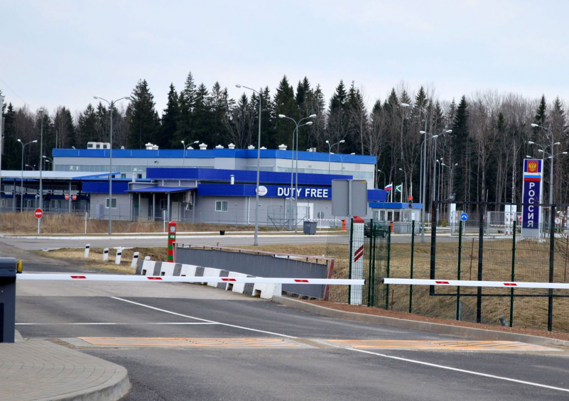 Rekonstruētais robežkontroles punkts "Vientuļi", kurā ir izbūvētas piecas kontroles joslas katrā virzienā.