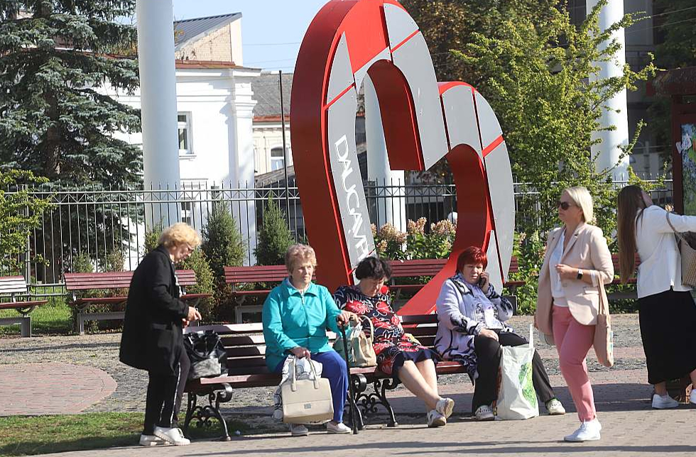 Vietējie žurnālisti stāsta, ka daudzi daugavpilieši, neraugoties uz realitāti, joprojām uzskata, ka ar kaimiņiem – Krieviju un Baltkrieviju – iespējams draudzēties.