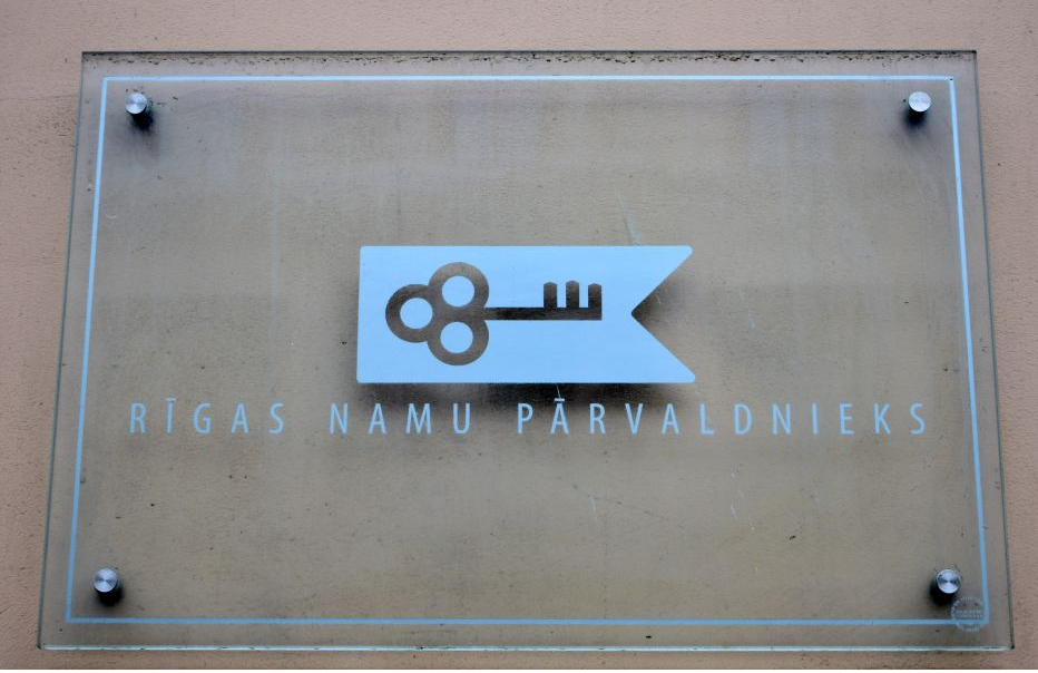 "Rīgas namu pārvaldnieks" logo.