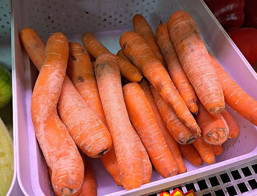 Piecu veikalu konkurencē zemākā cena Latvijā augušiem burkāniem.