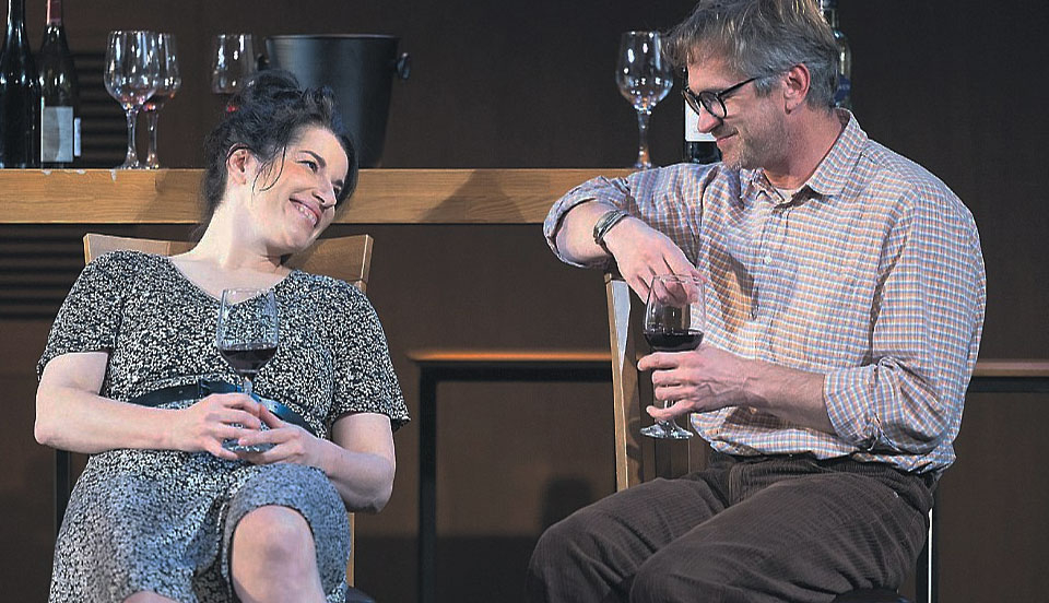 Jana Čivžele Sāras lomā un Jānis Skutelis Mailza tēlā.