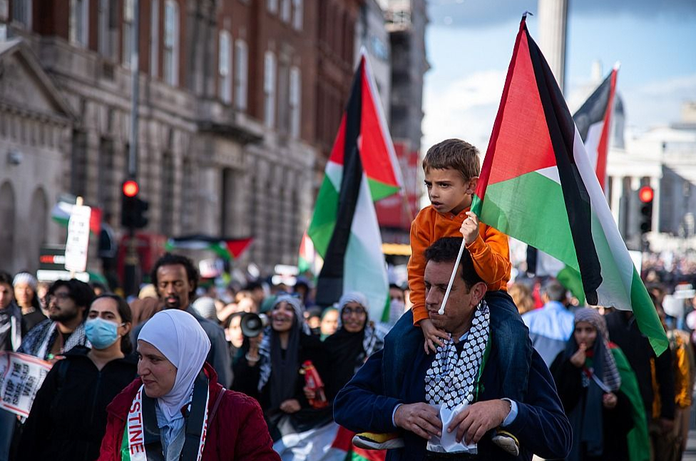 Palestīniešu gājiens Londonā.