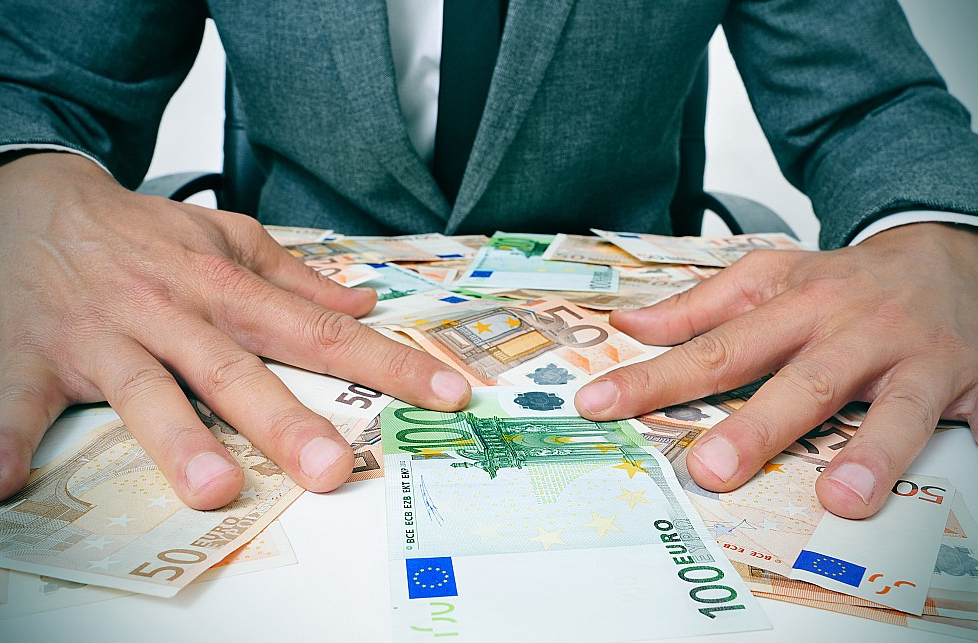No Saeimā pārstāvētajām partijām vislielāko valsts finansējumu saņem "Jaunā Vienotība", kurai piešķirta maksimālā summa – 992 000 eiro gadā.