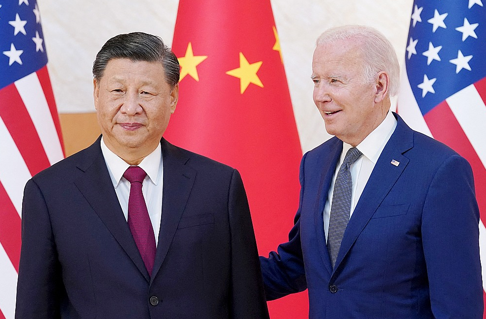 ASV prezidents Džo Baidens un Ķīnas prezidents Sji Dziņpins G20 sanāksmē Bali. "Cilvēces nākotni un likteni noteiks tas, kā Ķīna un ASV sadzīvos pārmaiņu un satricinājumu pasaulē," vēlāk izteicās Sji.
