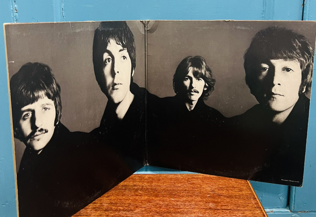 "The Beatles" plates atvērums.