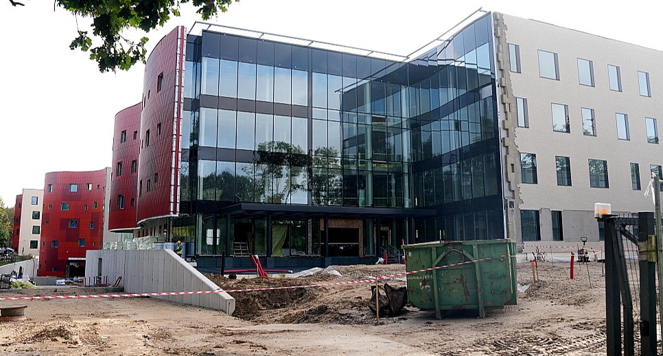 Paula Stradiņa klīniskās universitātes slimnīcas A2 jaunā korpusa būvniecības darbi. 2023. gada 22. augusts.