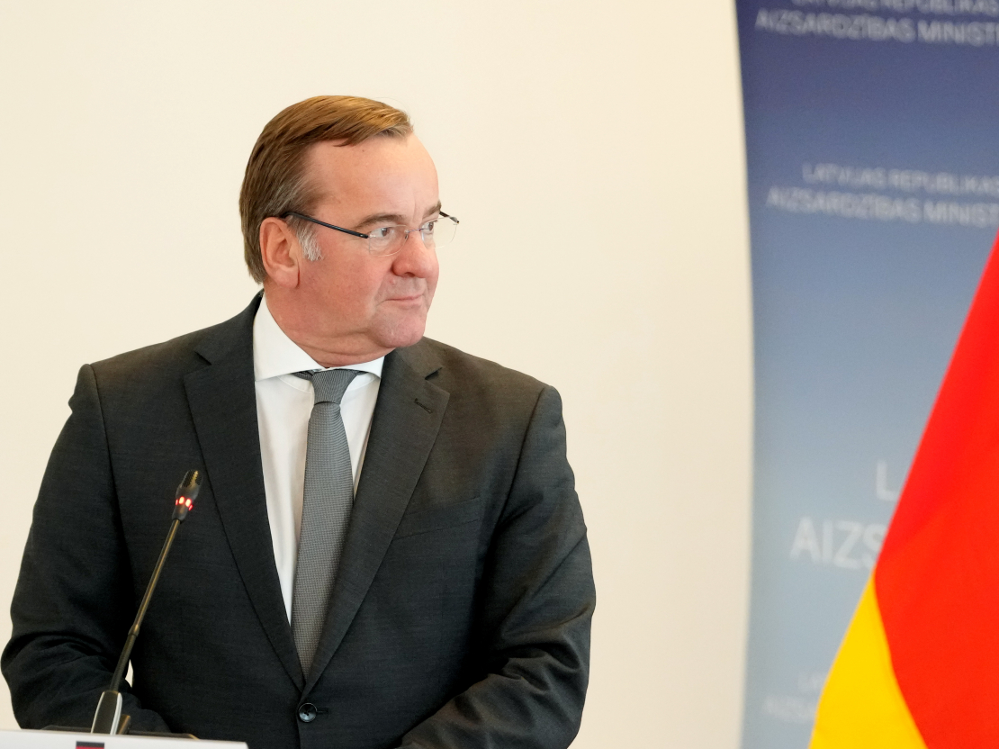 Vācijas aizsardzības ministrs Boriss Pistoriuss piedalās preses konferencē pēc tikšanās ar Latvijas aizsardzības ministru Aizsardzības ministrijā.