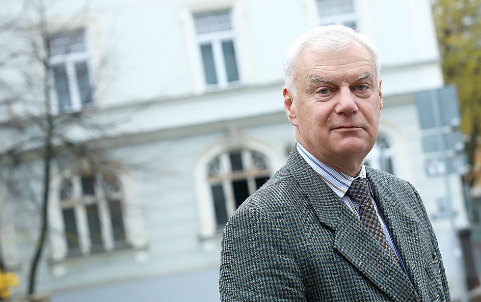 Valsts meža dienesta ģenerāldirektors Arvīds Ozols: "Pretēji sabiedrības paustajām bažām par mežu pārmērīgu izciršanu aizvadītajā gadā tā nepalielinājās. Mežizstrādes apjomu galvenokārt ietekmē koksnes cena, nevis ciršanas noteikumu liberalizācija. Kaut arī pērn VMD izsniedza vairāk apliecinājumu koku ciršanai nekā iepriekšējos gados, faktiskie izciršanas apjomi būtiski nav mainījušies."