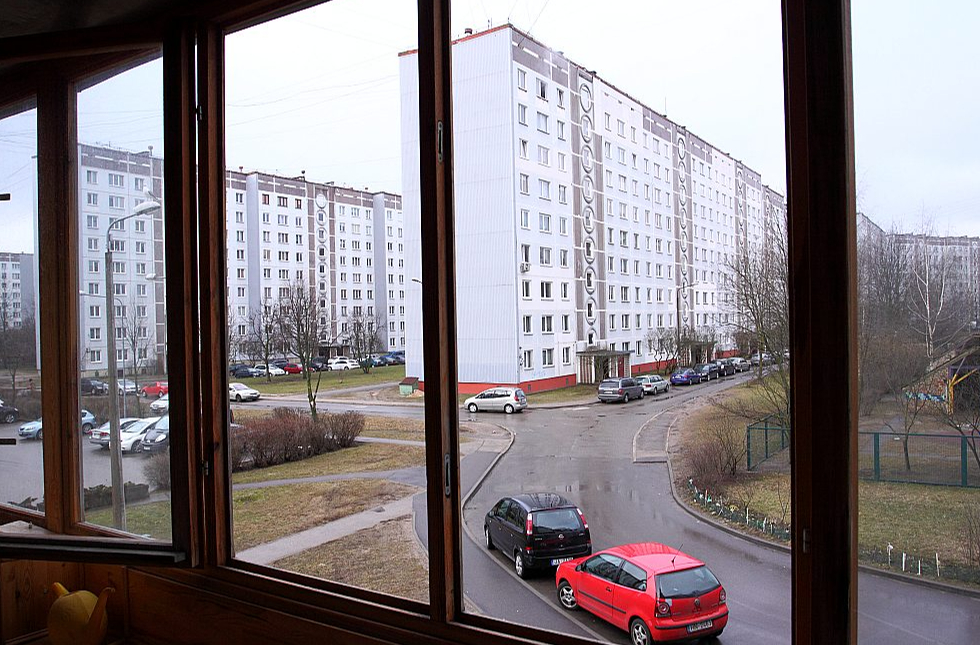 Valsts vai pašvaldību zeme zem privatizētām daudzdzīvokļu mājām jau 2026. gadā varētu tikt atdota dzīvokļu īpašnieku kopībai īpašumā par velti.