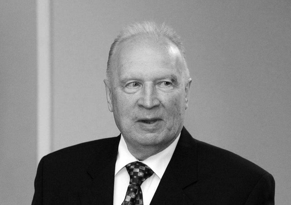 Cēzars Ozers. 