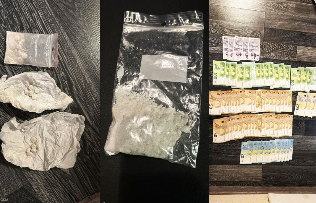 Policisti atsavināja 70 gramu kokaīna, 55 tabletes MDMA, 4 tabletes "Xanax", divas pagaidām nezināmas izcelsmes tabletes, 1050 gramus marihuānas, svarus, pistolei līdzīgu priekšmetu un skaidru naudu - 4940 eiro un 100 sterliņu mārciņas.