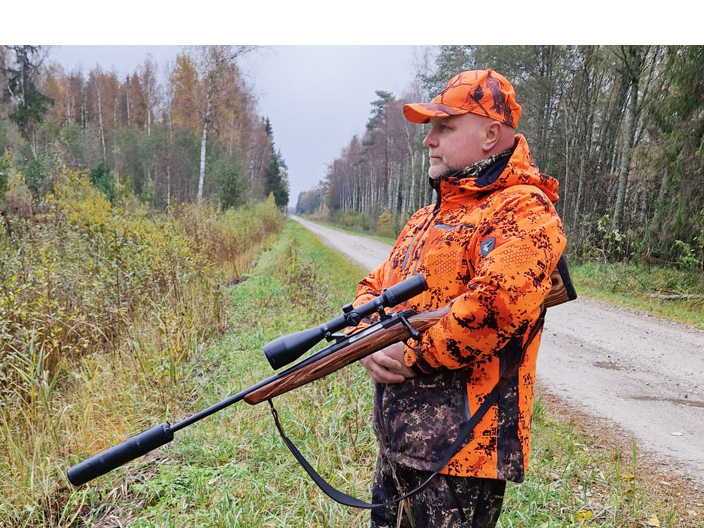 Jāstāv pēc iespējas tuvāk masta malai.