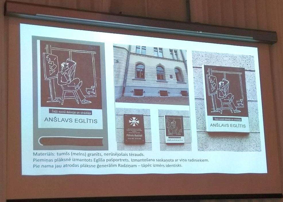 Anšlavam Eglītim veltītā piemiņas plāksne grāmatas veidā parāda abus viņa talantus – rakstniecību un mākslu.