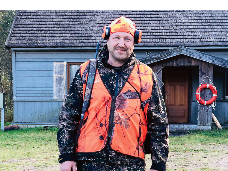 "Paralēli dabas zinībām skolā varētu organizēt ko līdzīgu meža vai medību dienām. Atliktu vien pieaicināt medību klubu vadītājus, aktīvākos medniekus vai medību nozares ekspertus, kas tad jaunajiem arī spētu interesanti pastāstīt un parādīt, kas tad mežā notiek,' tā Ivo Vanags.