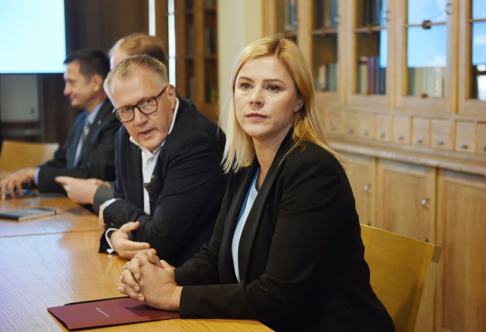 Arvils Ašeradens un Evika Siliņa.