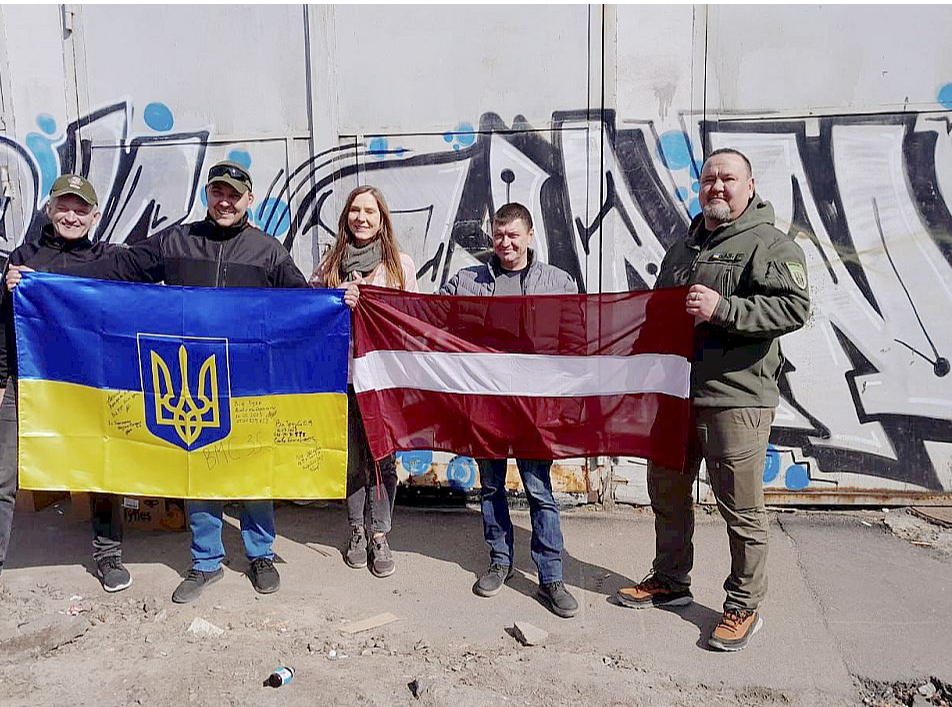 Ingus Ostrovskis ir palīdzējis nogādāt daudz Latvijas humānās palīdzības kravas Ukrainai.