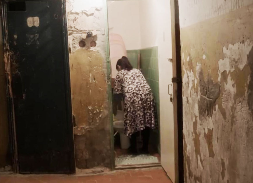 Režisora Andreja Lošaka kinoprojekts "Pentagons" dokumentē Novokuzņeckas (Saratovas apgabals) piecstāvu dzīvojamās mājas, iesauktas par Pentagonu, iemītnieku dzīvi. Filmā ir pateikts viss par pašreizējo Krieviju.