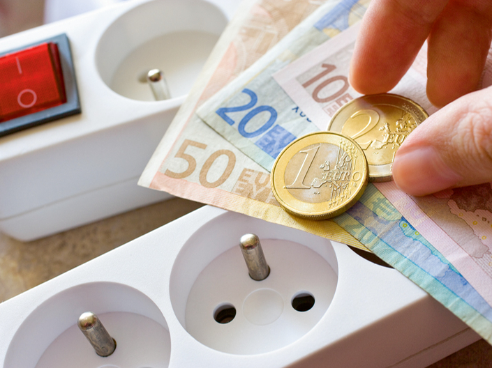 "Sadales tīkls" iekasē naudu par elektrojaudas nodrošināšanu – no 10 mājsaimniecībām par 100 kW jaudu.
