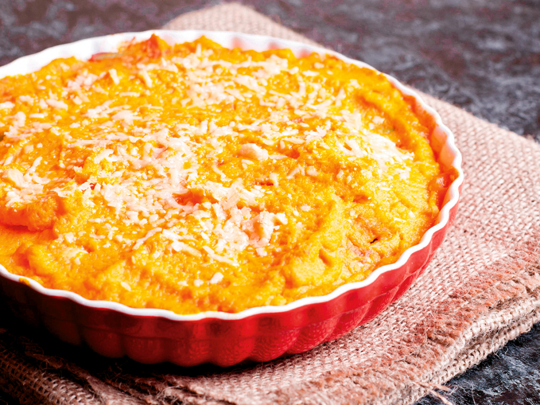 Kartupeļu un burkānu sacepums.